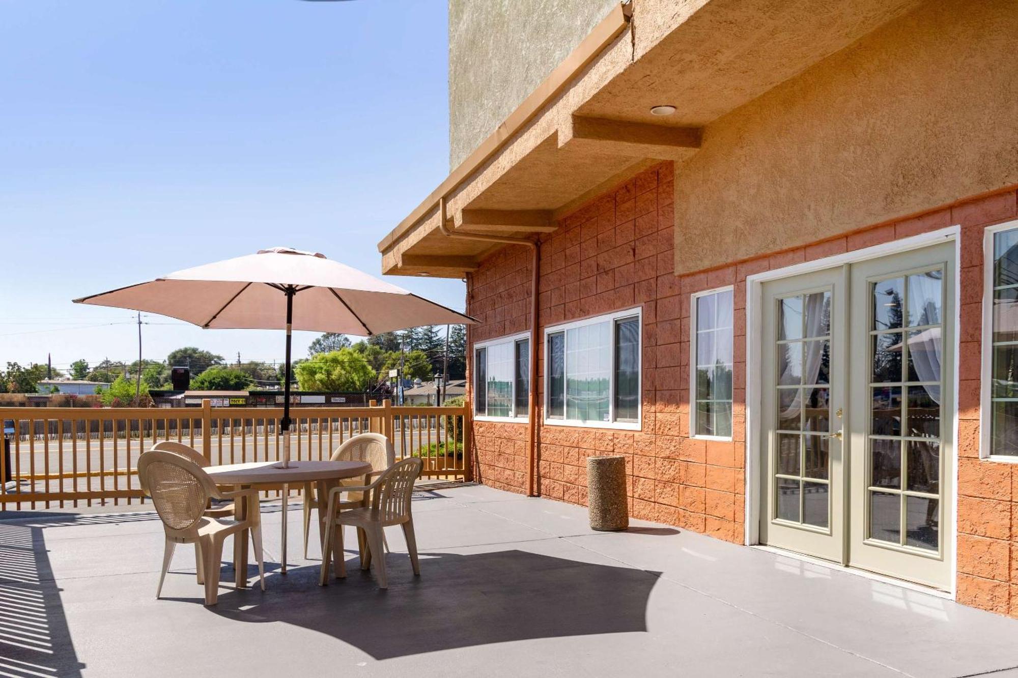 Rodeway Inn Auburn – Foresthill Exterior foto